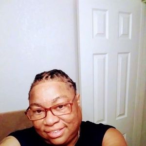 Meet your Posher, Lenora